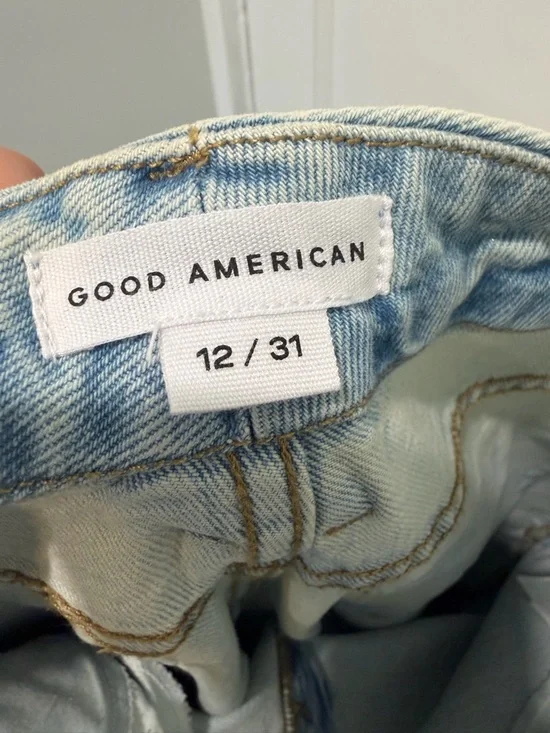 Good American Distressed Straight Jeans Size 12/31 NWT Light Wash Raw Hem - Picture 3 of 6